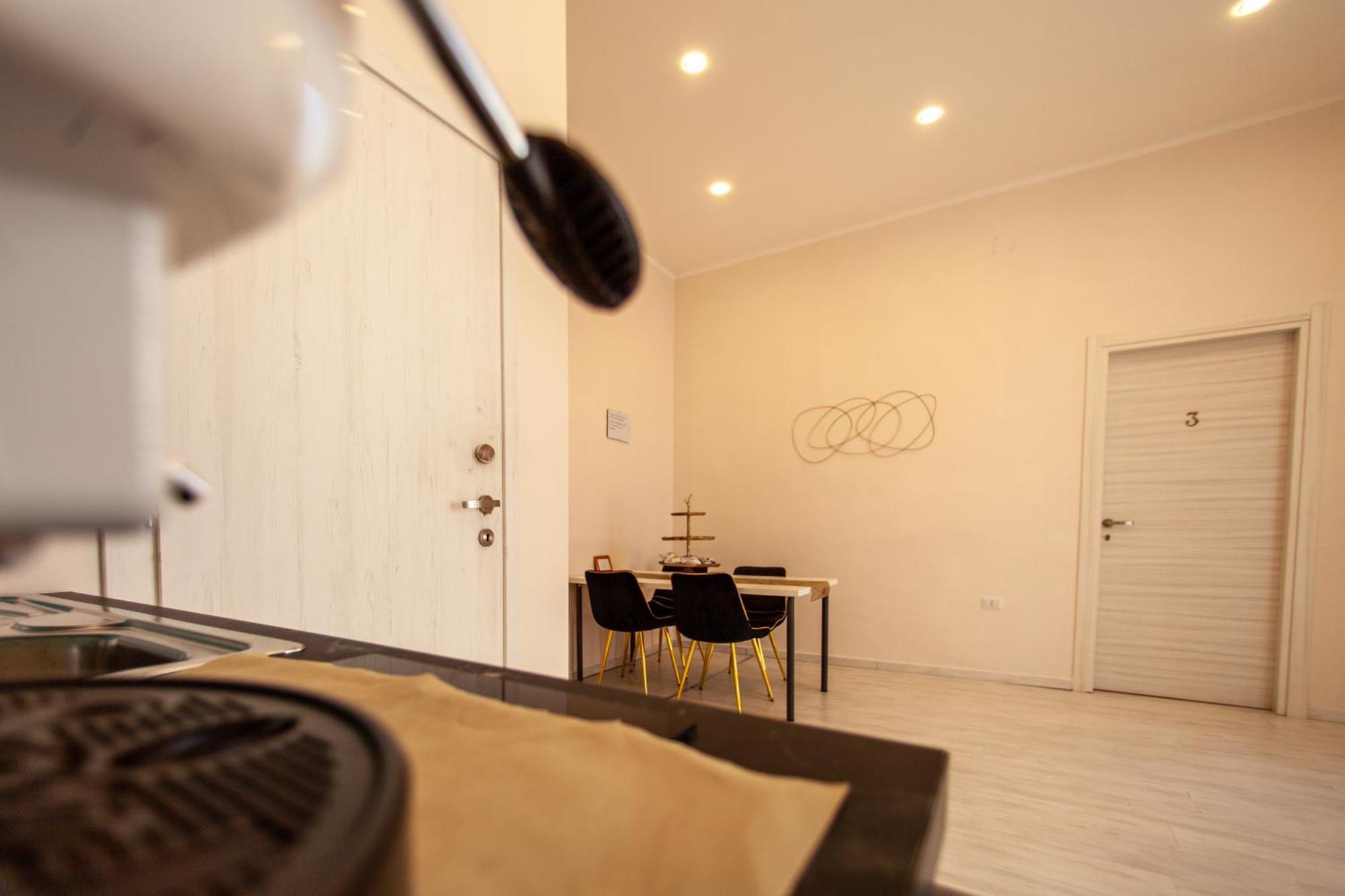 Airport Luxury Rooms Neapel Exterior foto